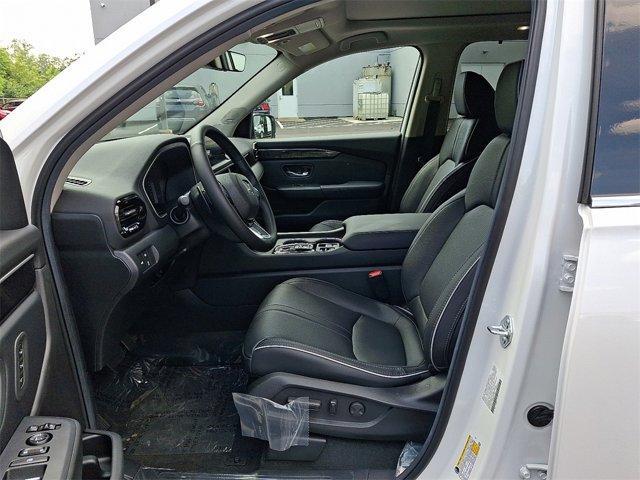 new 2025 Honda Pilot car, priced at $53,935