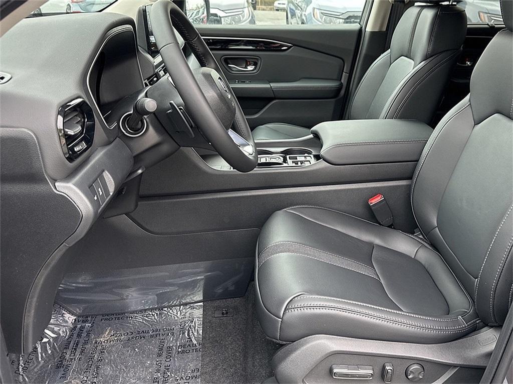 new 2025 Honda Pilot car, priced at $47,050