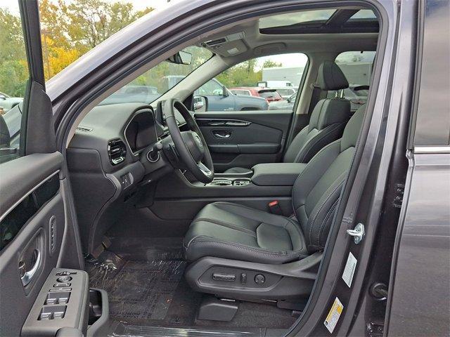 new 2025 Honda Pilot car, priced at $47,425