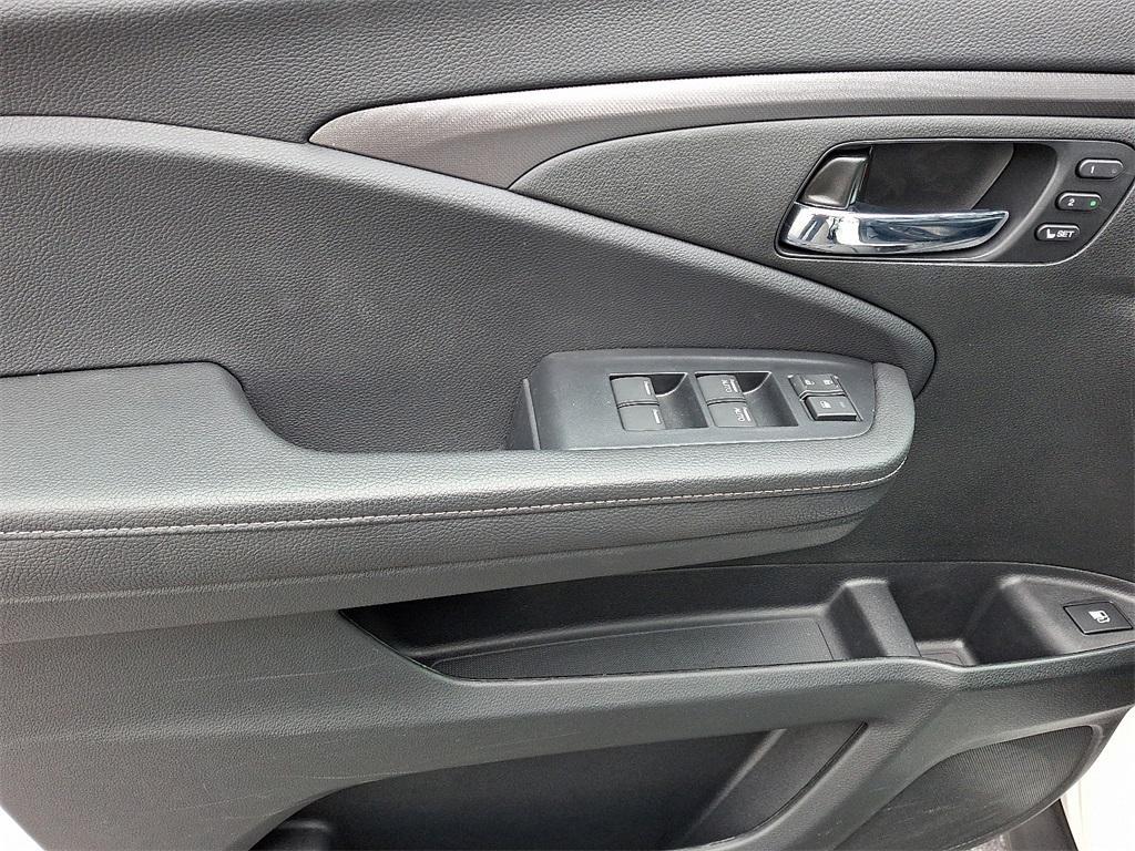 used 2025 Honda Ridgeline car, priced at $38,118