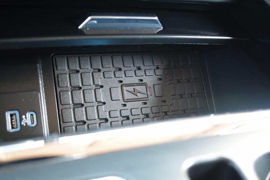 used 2024 Ford Expedition car, priced at $50,427