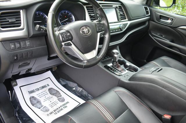 used 2019 Toyota Highlander car, priced at $27,529