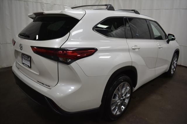 used 2021 Toyota Highlander car, priced at $32,997