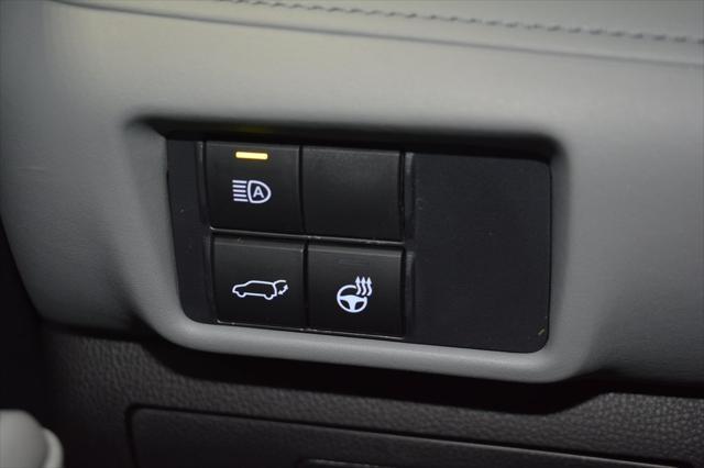 used 2021 Toyota Highlander car, priced at $32,997