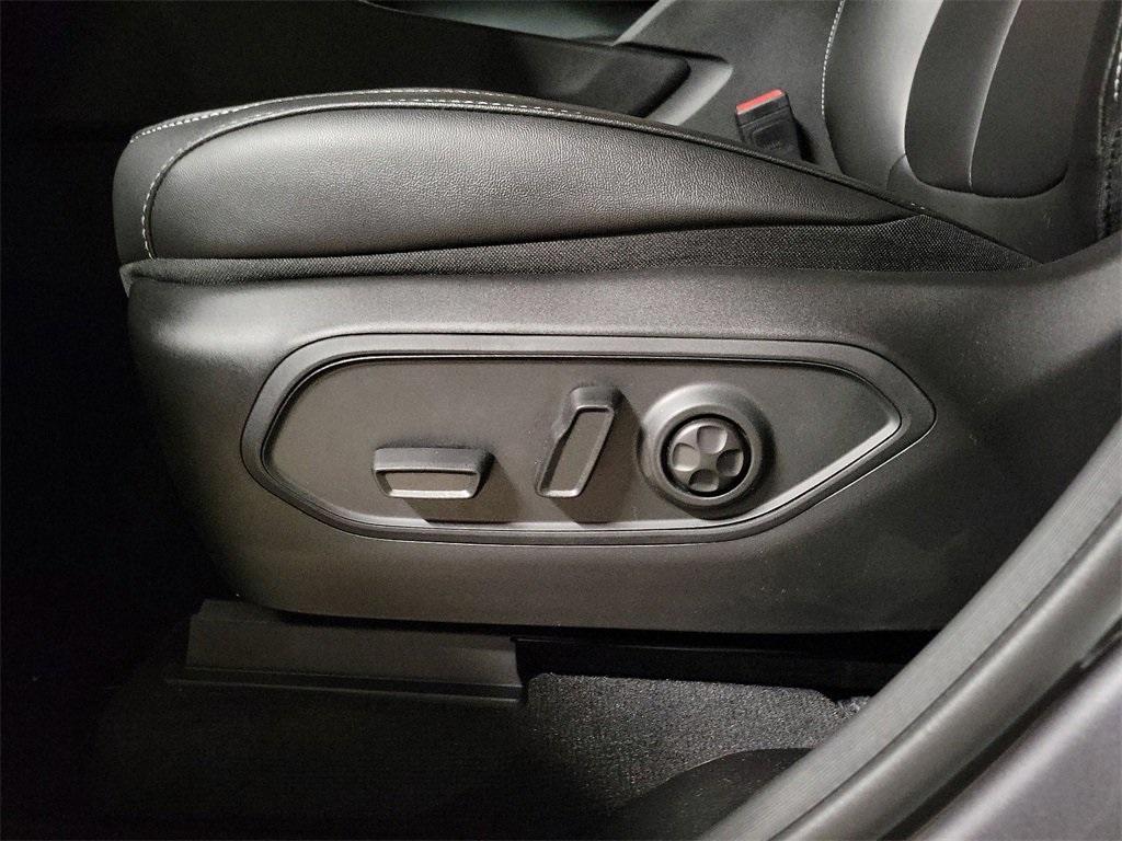 used 2024 Jeep Grand Cherokee car, priced at $43,035