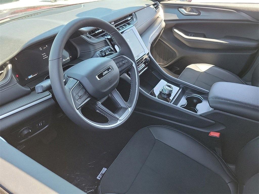 new 2025 Jeep Grand Cherokee car, priced at $40,731