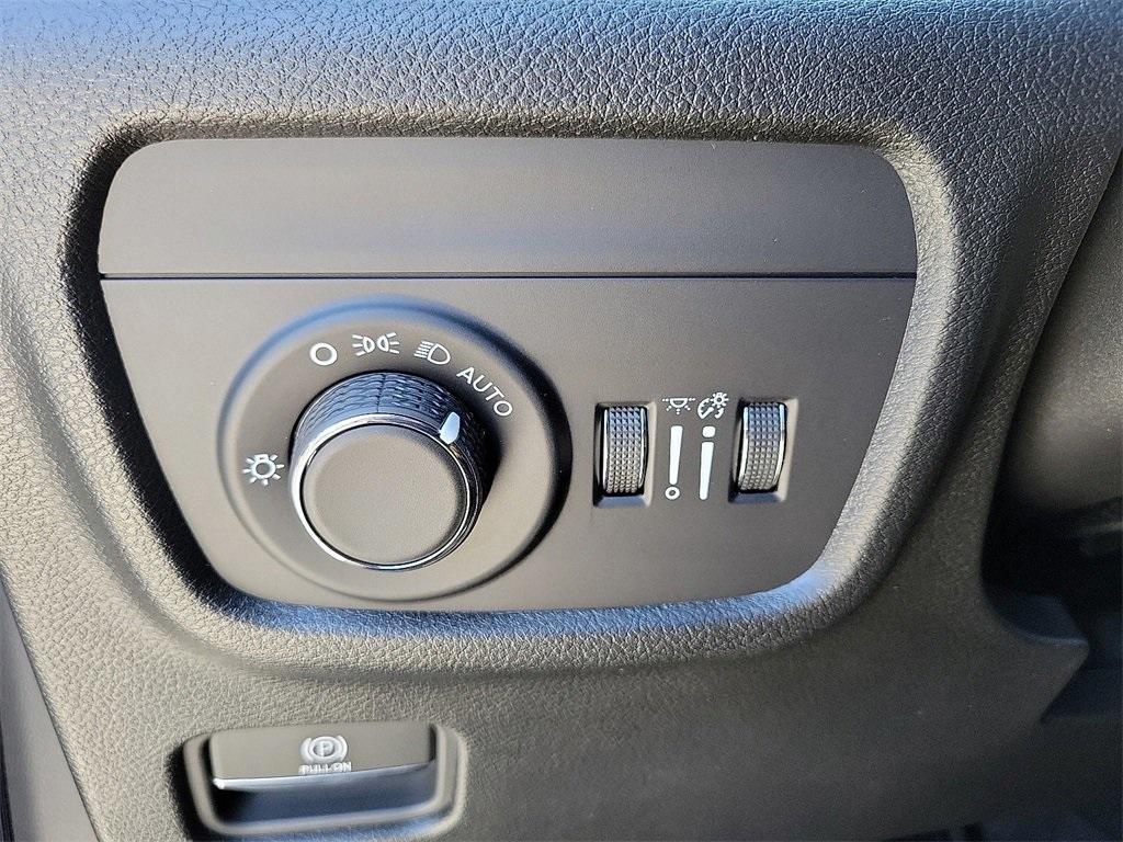 new 2025 Jeep Grand Cherokee car, priced at $40,731