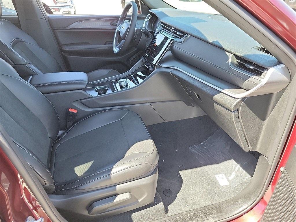 new 2025 Jeep Grand Cherokee car, priced at $40,731