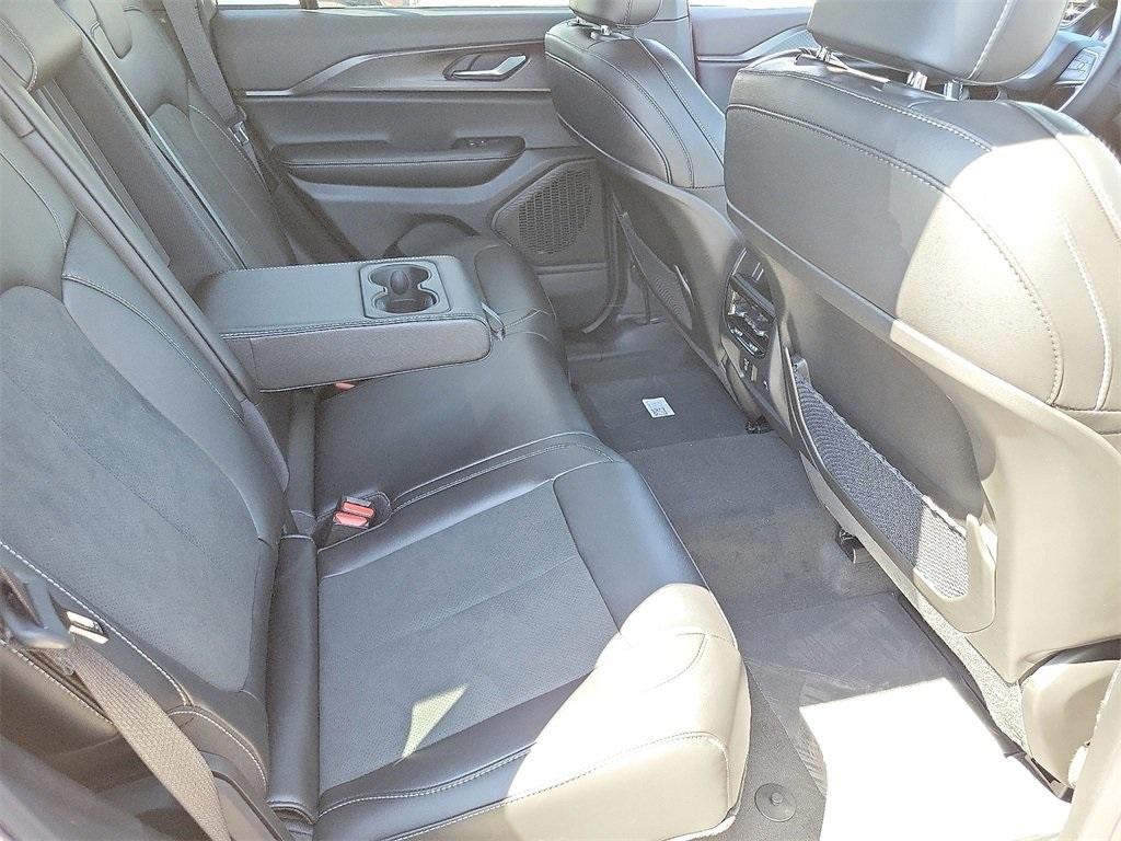 new 2025 Jeep Grand Cherokee car, priced at $40,731