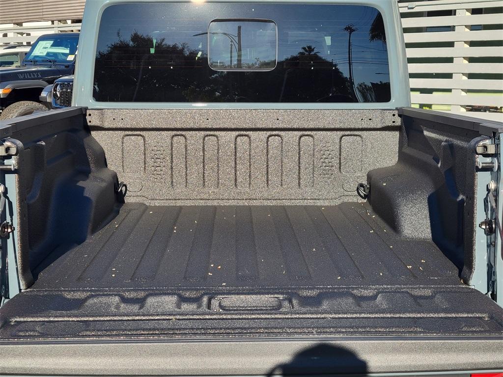 new 2025 Jeep Gladiator car, priced at $44,705