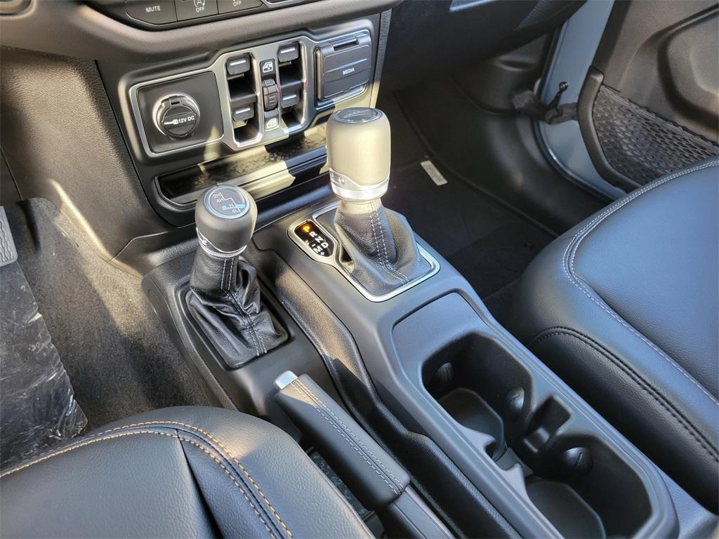 new 2025 Jeep Gladiator car, priced at $44,705