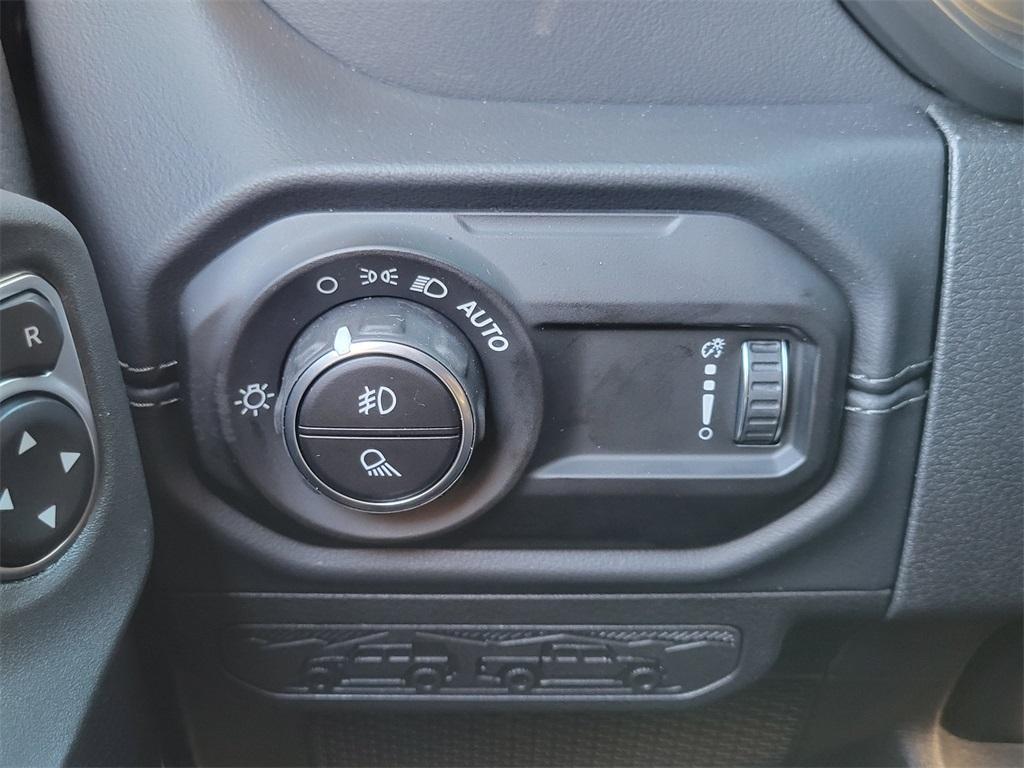 new 2025 Jeep Gladiator car, priced at $44,705