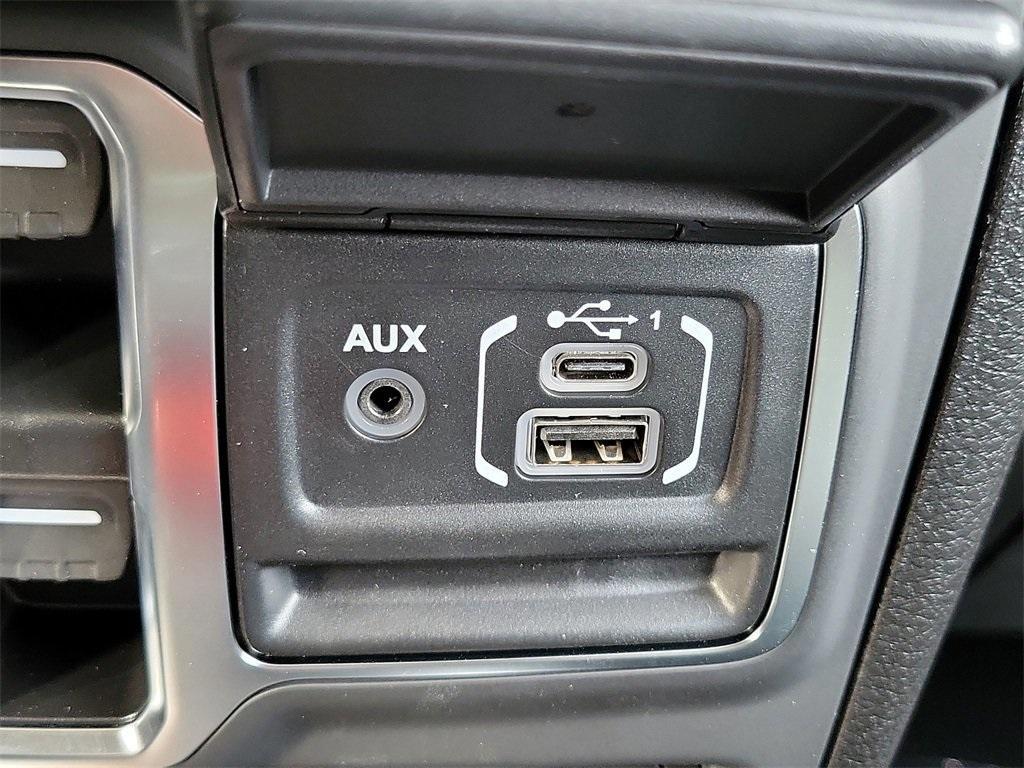 new 2025 Jeep Gladiator car, priced at $42,192