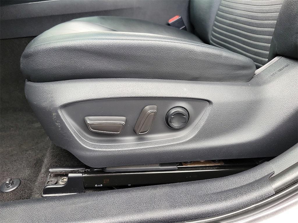 used 2018 Toyota Camry Hybrid car, priced at $18,999