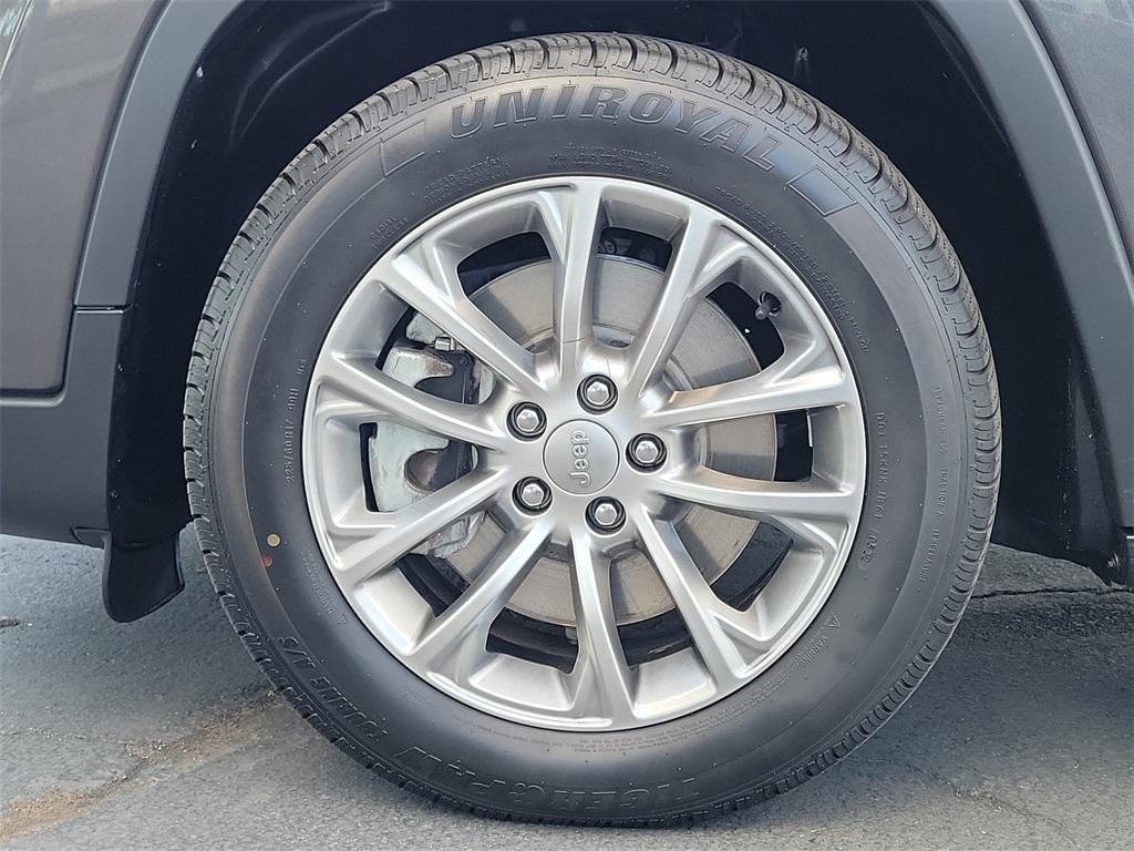 used 2021 Jeep Cherokee car, priced at $21,845