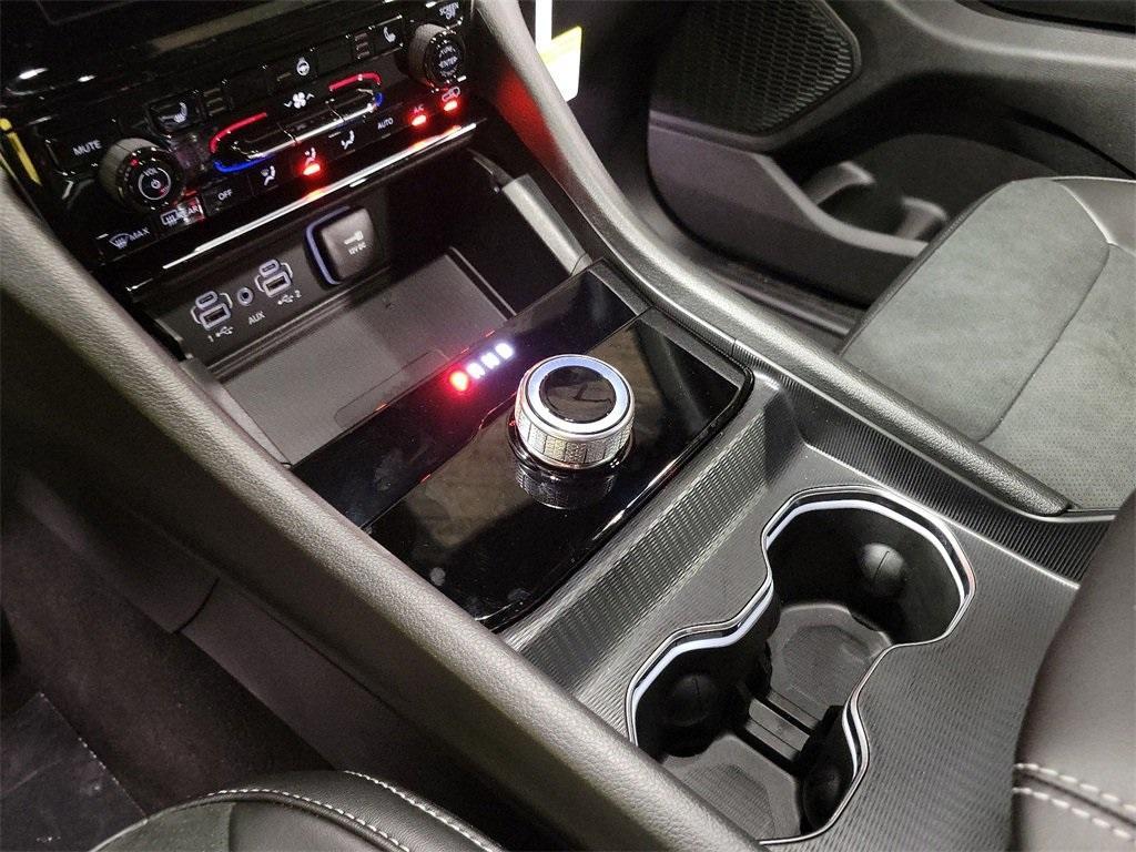 used 2024 Jeep Grand Cherokee car, priced at $40,175