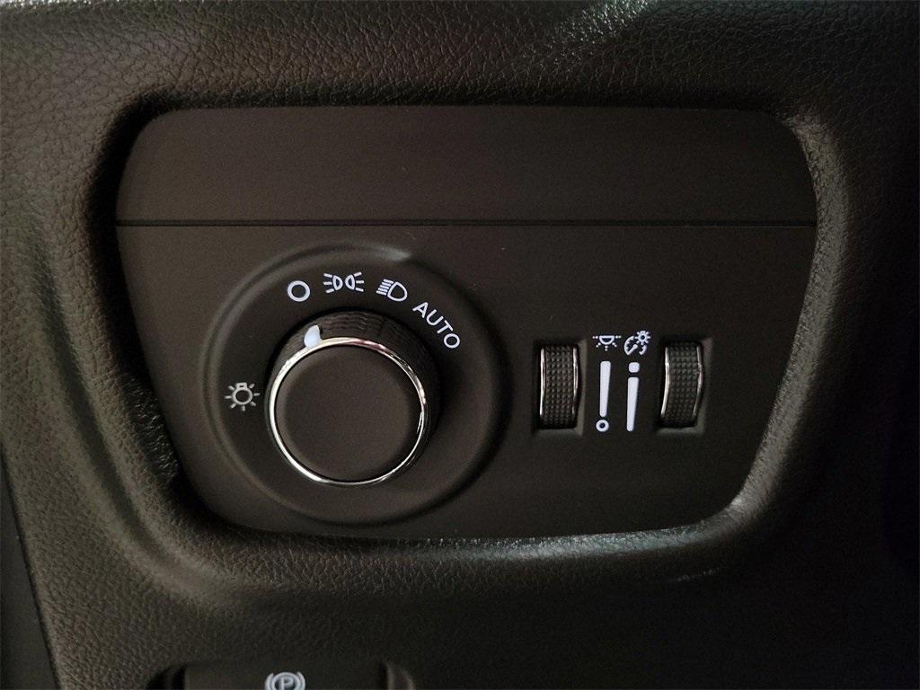 used 2024 Jeep Grand Cherokee car, priced at $40,175