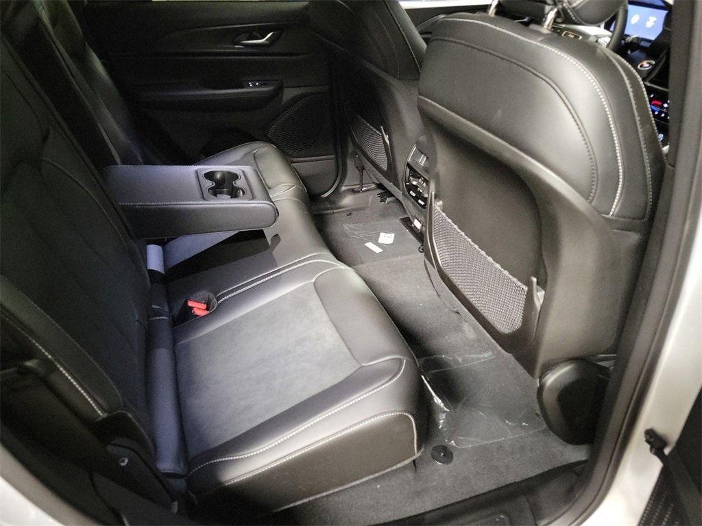 used 2024 Jeep Grand Cherokee car, priced at $40,175