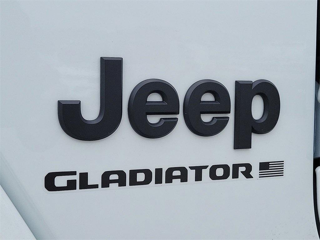 new 2025 Jeep Gladiator car, priced at $43,608