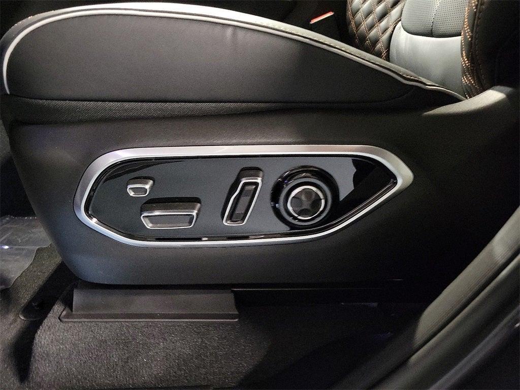 new 2025 Jeep Grand Cherokee car, priced at $68,404
