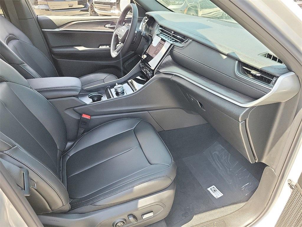 new 2025 Jeep Grand Cherokee car, priced at $44,760