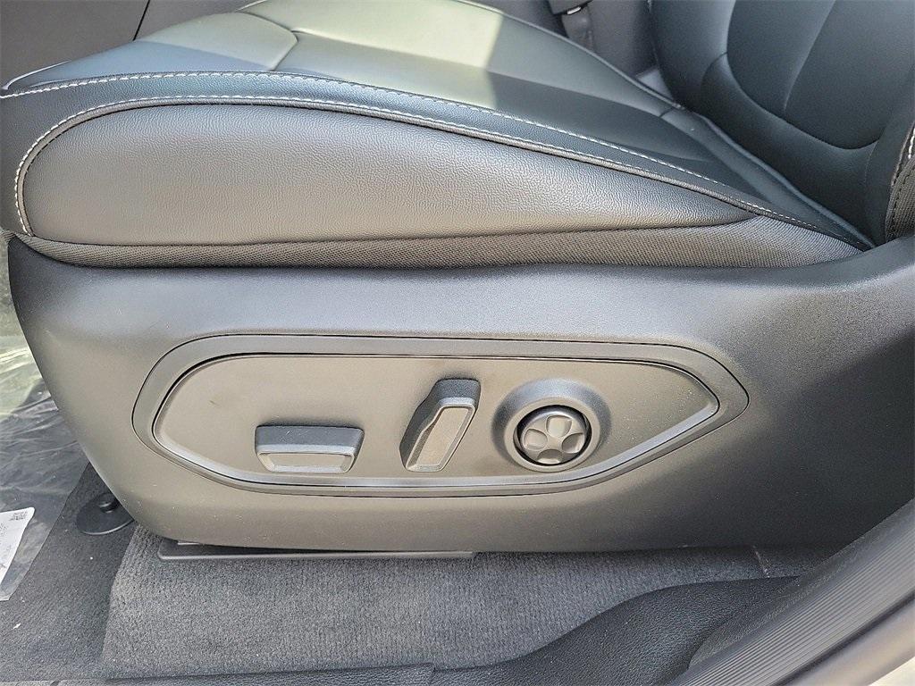 new 2025 Jeep Grand Cherokee car, priced at $44,760