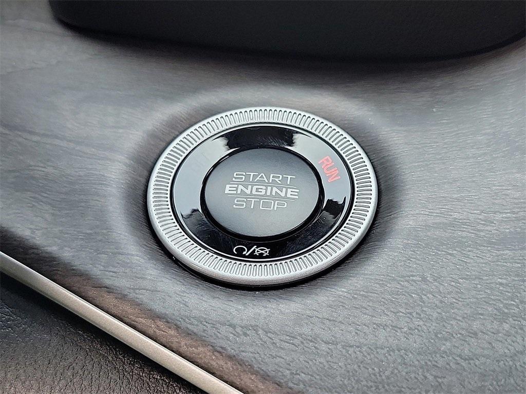 new 2025 Jeep Grand Cherokee car, priced at $44,194