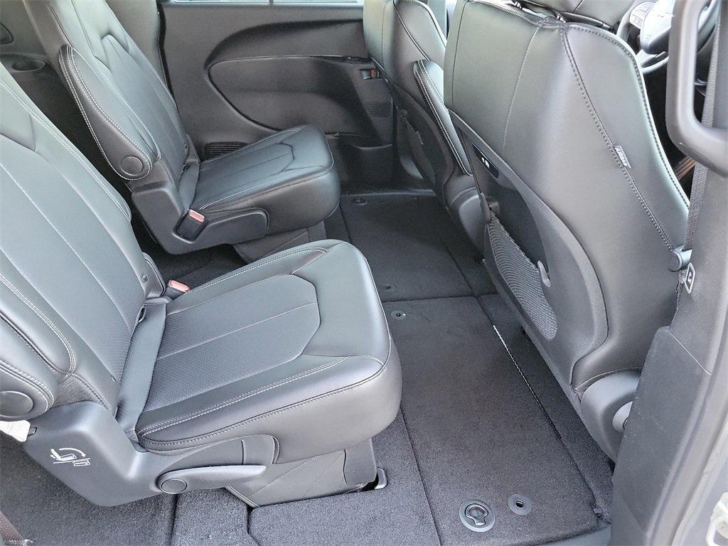 new 2025 Chrysler Pacifica car, priced at $40,420