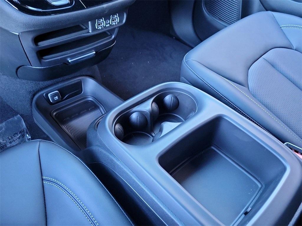 new 2025 Chrysler Pacifica car, priced at $40,420