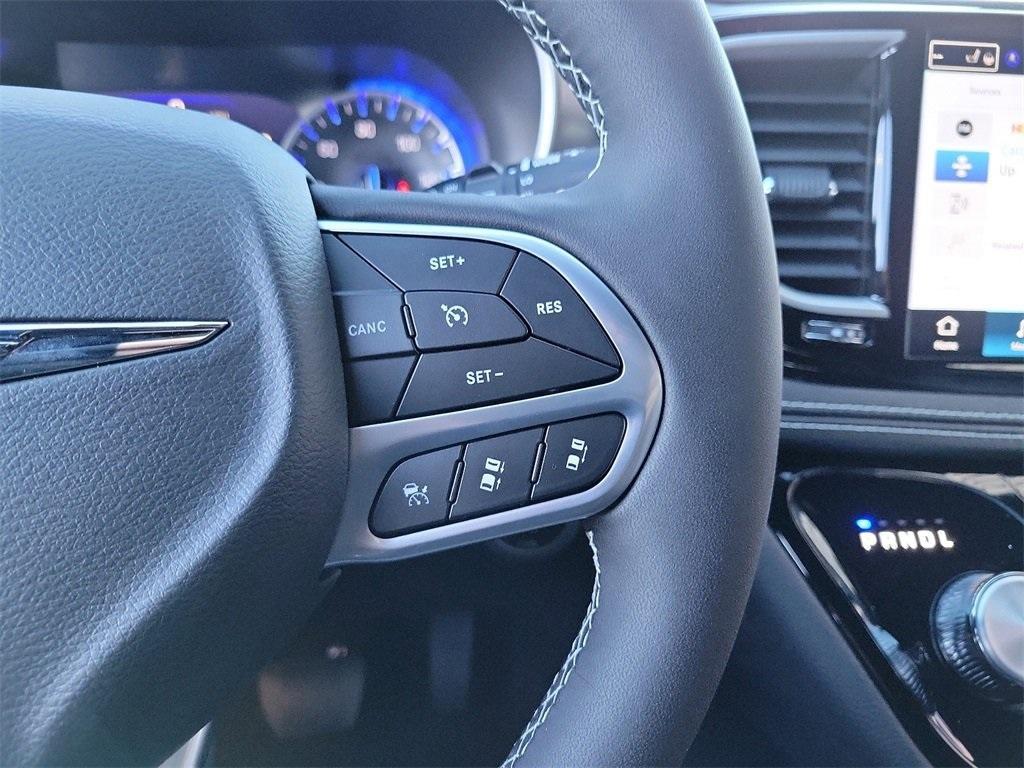 new 2025 Chrysler Pacifica car, priced at $40,420