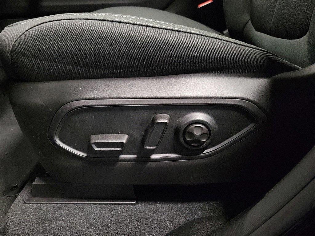 new 2025 Jeep Grand Cherokee car, priced at $36,378