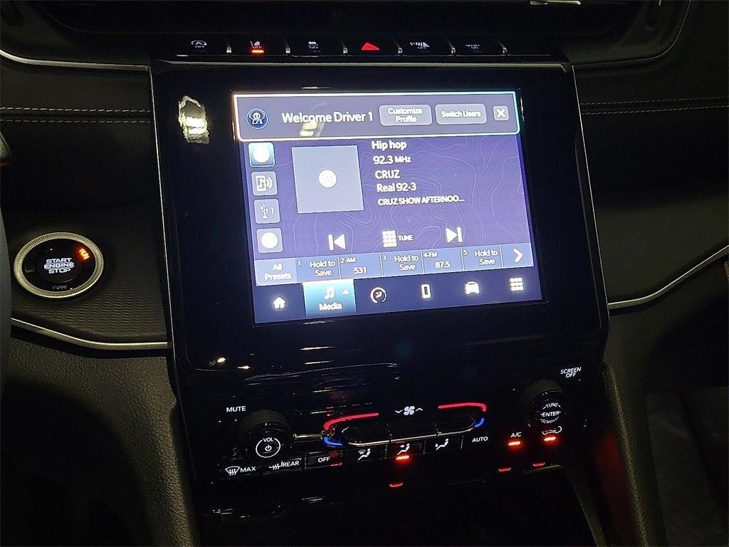 new 2025 Jeep Grand Cherokee car, priced at $39,375