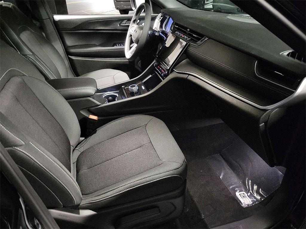 new 2025 Jeep Grand Cherokee car, priced at $36,378