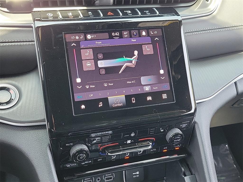 new 2025 Jeep Grand Cherokee L car, priced at $45,622