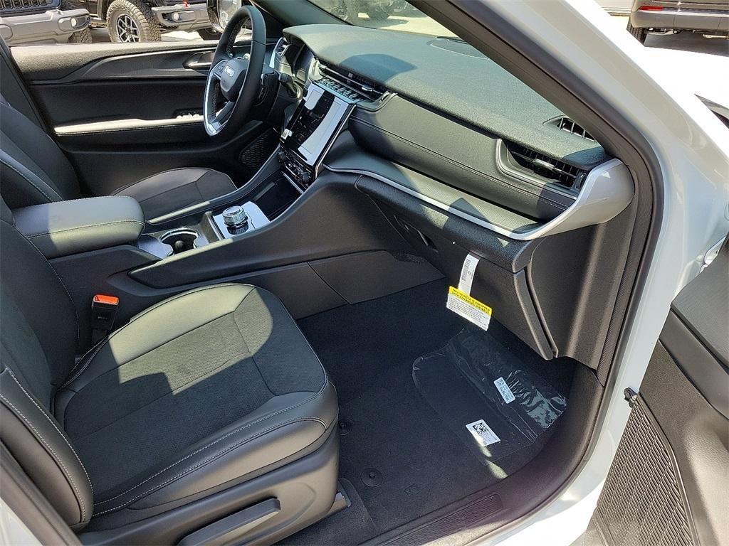 new 2025 Jeep Grand Cherokee L car, priced at $45,622