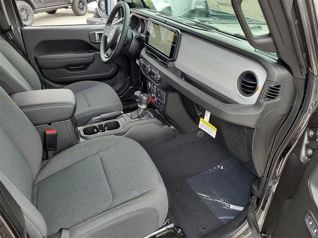 new 2025 Jeep Gladiator car, priced at $45,820