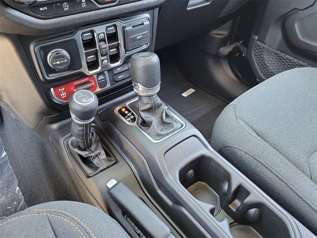new 2025 Jeep Gladiator car, priced at $46,683