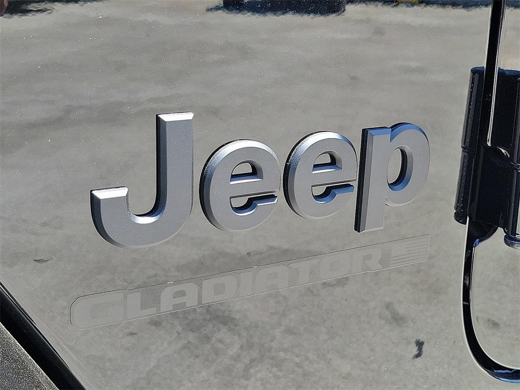 new 2025 Jeep Gladiator car, priced at $46,683