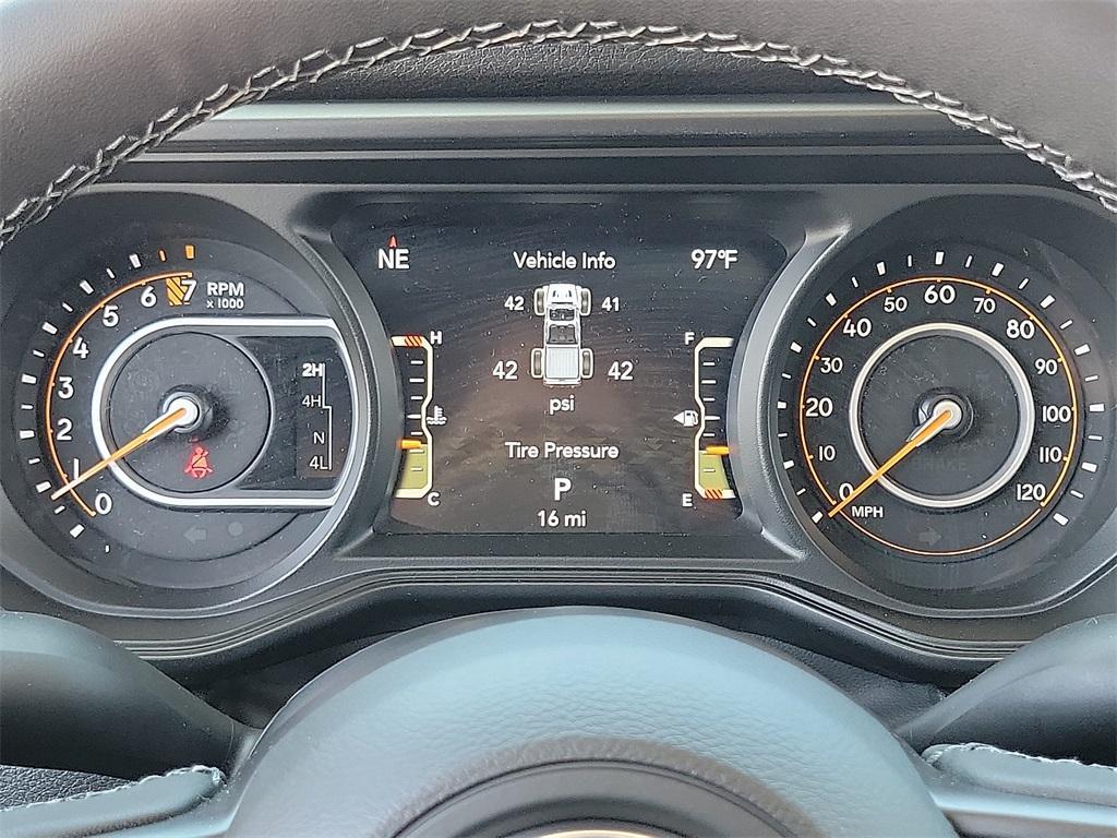 new 2025 Jeep Gladiator car, priced at $46,683
