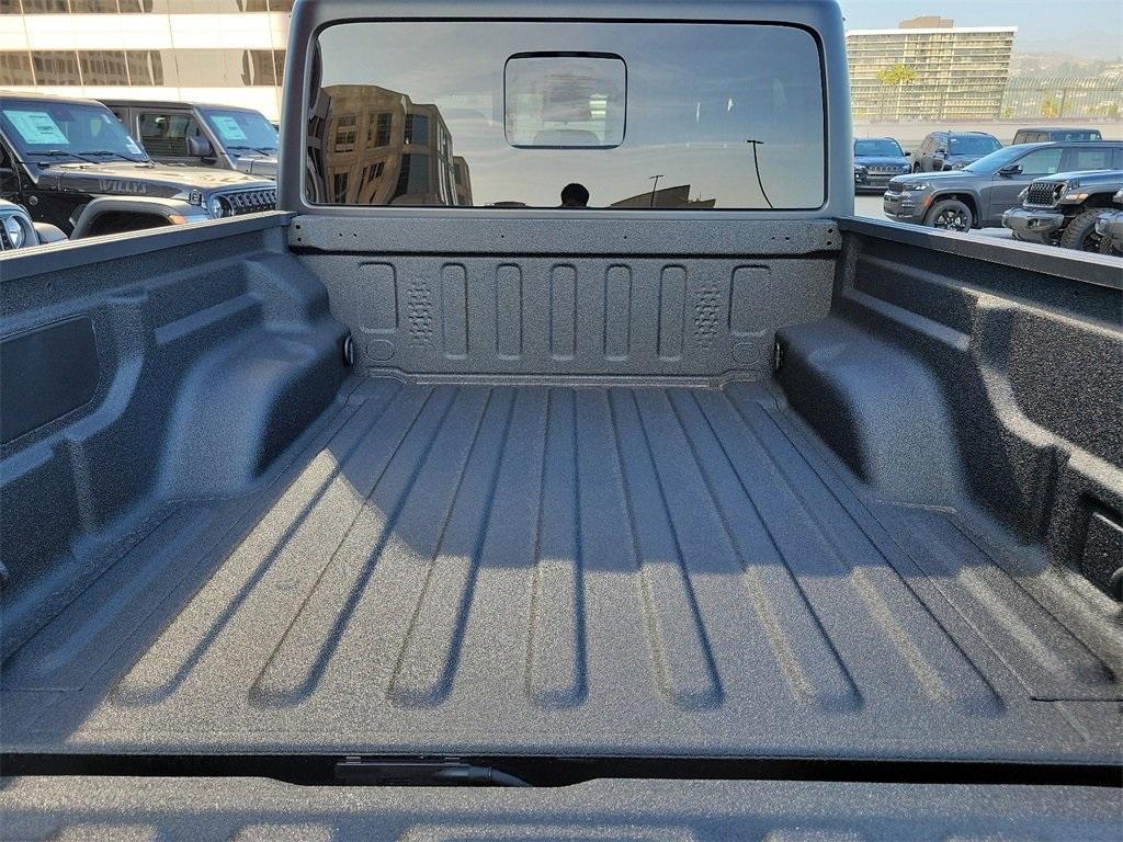 new 2025 Jeep Gladiator car, priced at $40,659