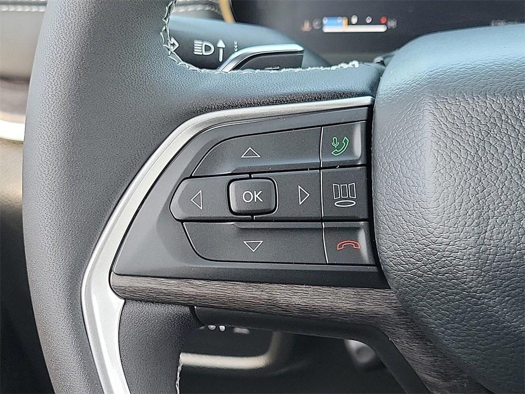 new 2025 Jeep Grand Cherokee car, priced at $51,180