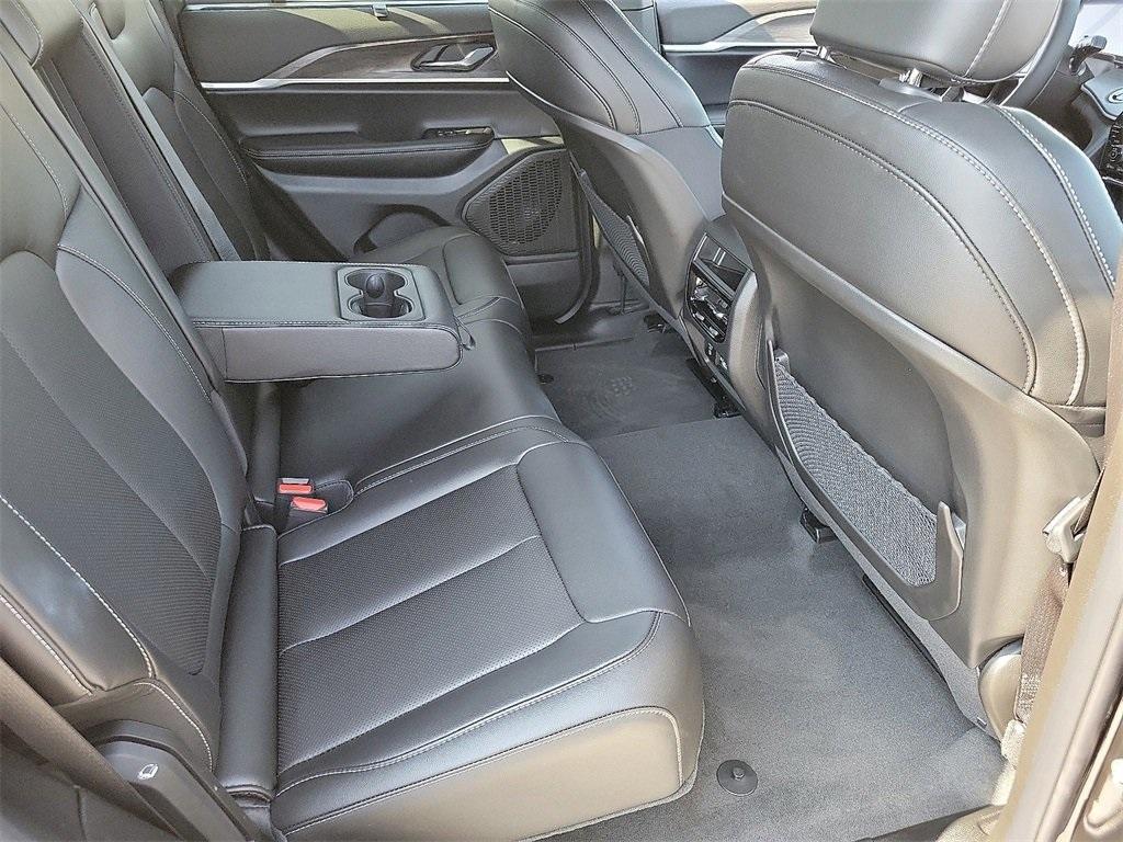 new 2025 Jeep Grand Cherokee car, priced at $51,180