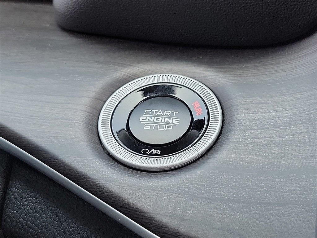 new 2025 Jeep Grand Cherokee car, priced at $51,180