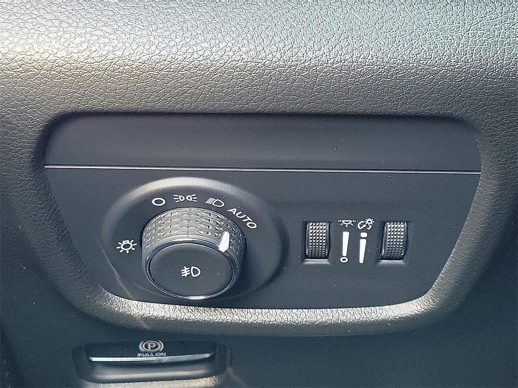 new 2025 Jeep Grand Cherokee car, priced at $51,180