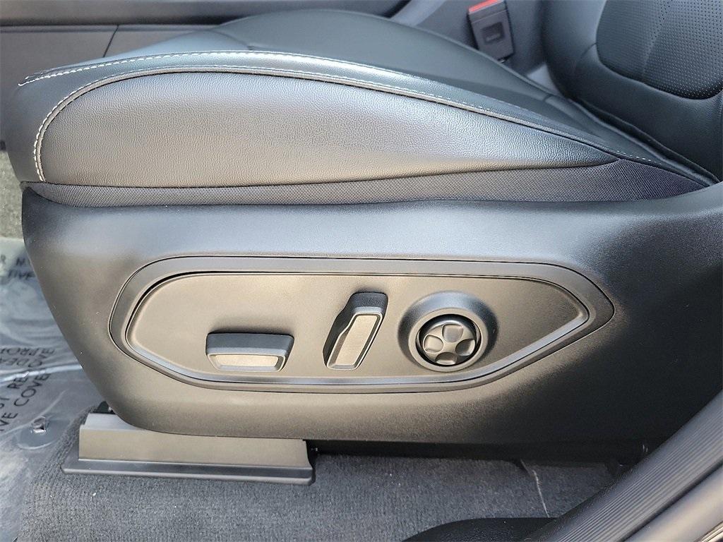 new 2025 Jeep Grand Cherokee car, priced at $51,180