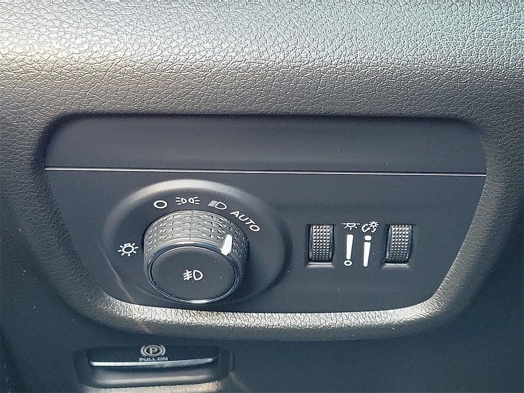 new 2025 Jeep Grand Cherokee car, priced at $50,180