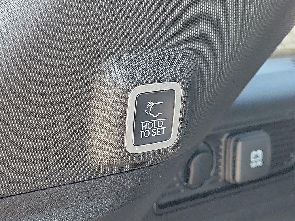 new 2025 Jeep Grand Cherokee car, priced at $50,180
