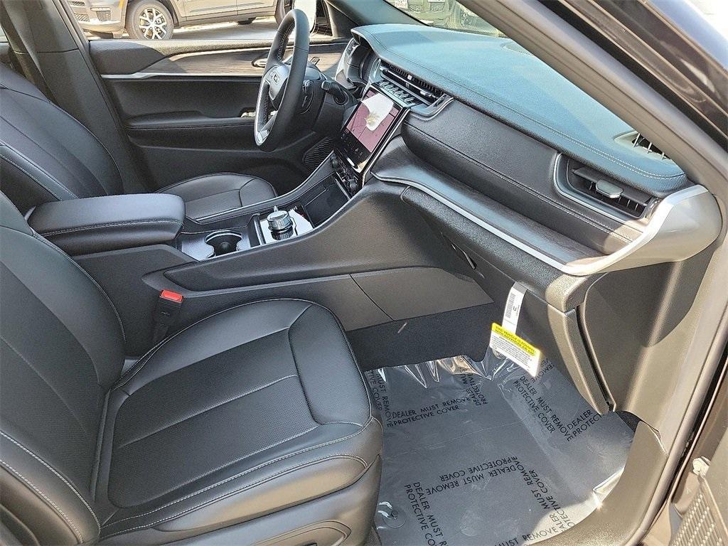 new 2025 Jeep Grand Cherokee car, priced at $51,180