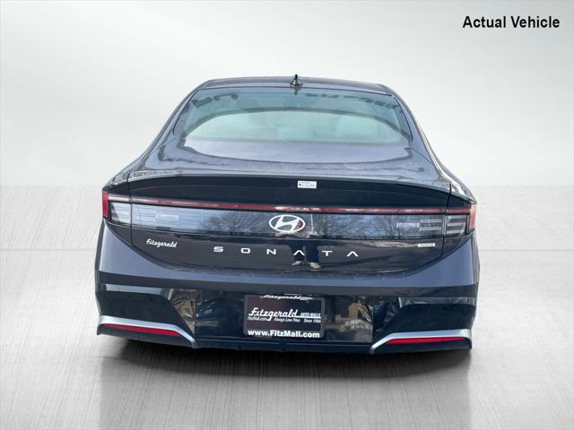 new 2025 Hyundai Sonata Hybrid car, priced at $31,354