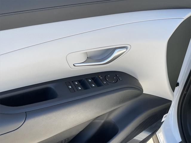 new 2025 Hyundai TUCSON Hybrid car, priced at $34,030
